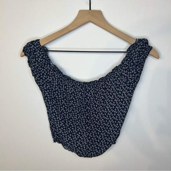 Brandy Melville Off the Shoulder Floral Rio Crop Top in Navy Blue, One Size - Picture 5 of 7